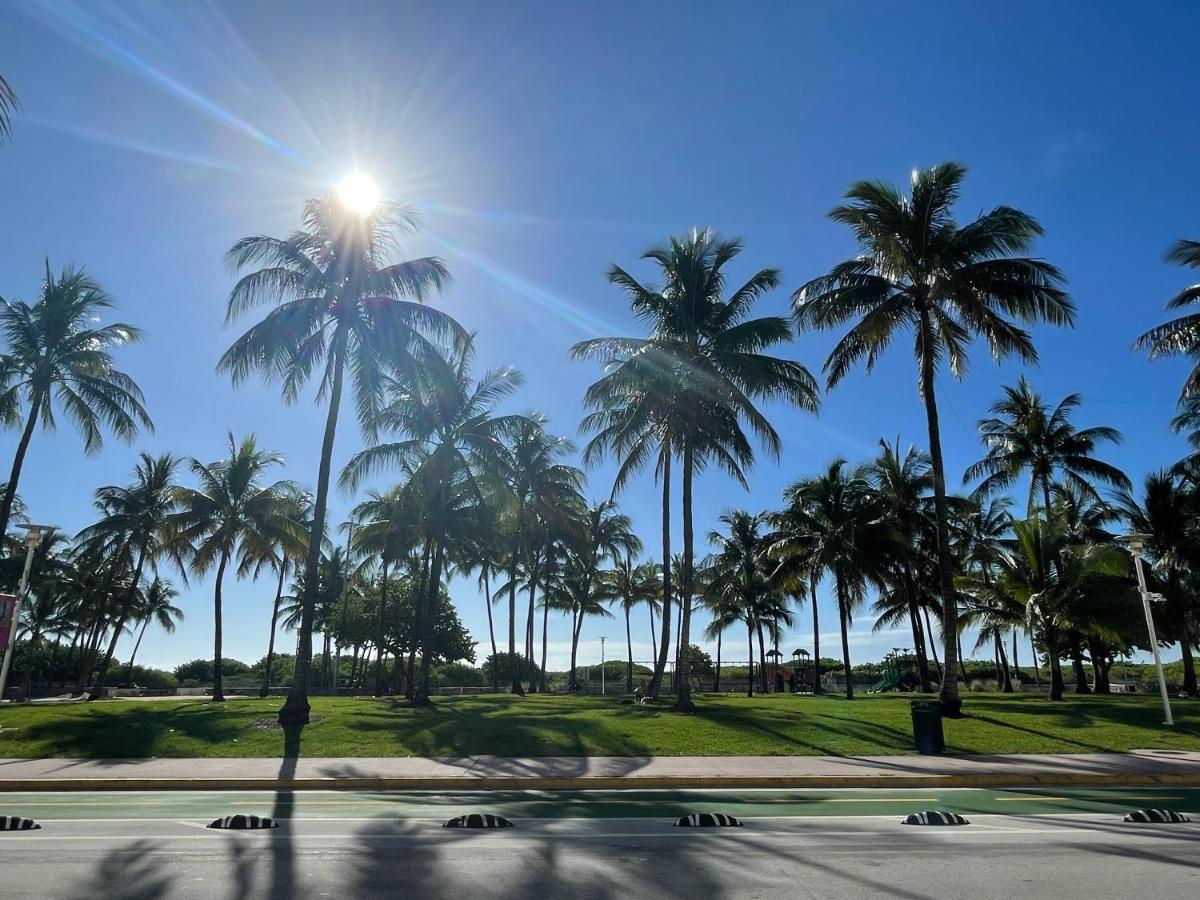 Beachfront Apt In Carlyle Hotel On Ocean Drive Miami Beach Bagian luar foto