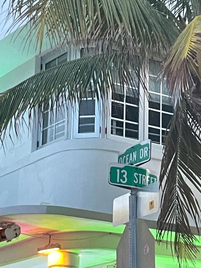 Beachfront Apt In Carlyle Hotel On Ocean Drive Miami Beach Bagian luar foto