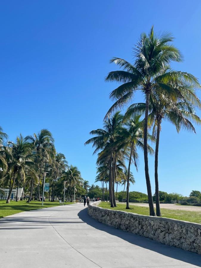Beachfront Apt In Carlyle Hotel On Ocean Drive Miami Beach Bagian luar foto